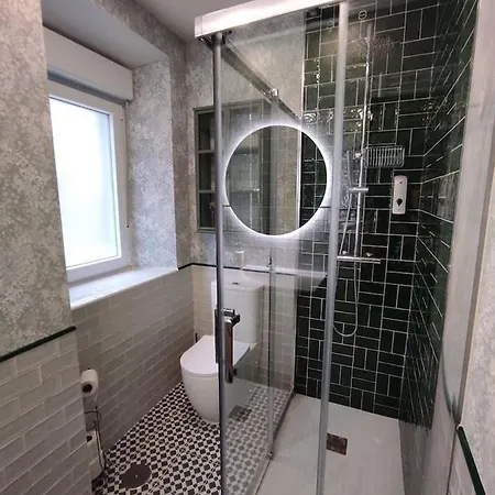 Nenuca Ii, El Paraiso En * Oviedo