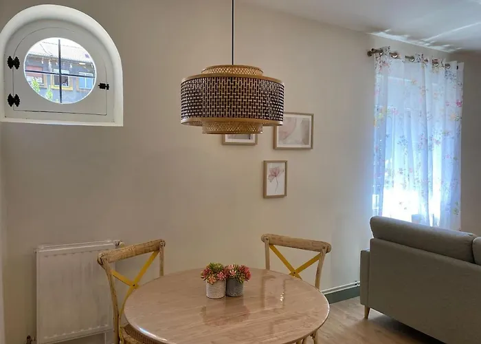 Nenuca Ii, El Paraiso En * Oviédo